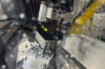 5-Axis machining center with robotic cell